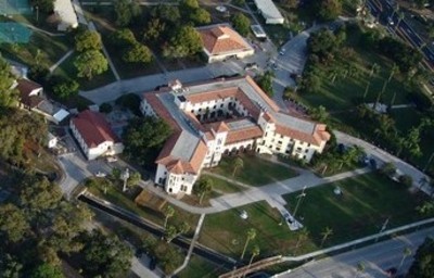 法拉古特艦隊上將中學Admiral Farragut Academy