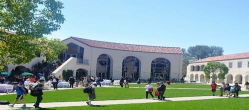 哈佛西湖學校（Harvard-Westlake School）